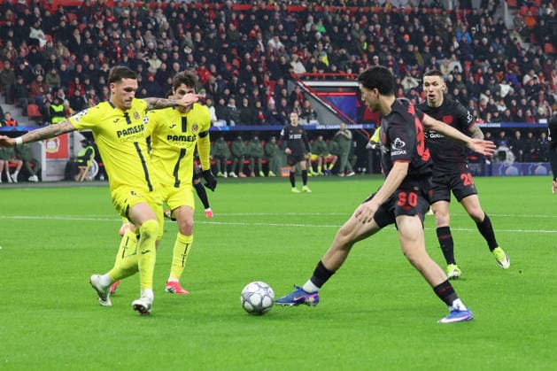 GER, UEFA CL, Matchday 8, League Phase, Bayer 04 Leverkusen GER vs FC Villarreal CF ESP , 28 01 2026, BayArena, Leverkusen, GER, UEFA CL, Matchday 8, League Phase, Bayer 04 Leverkusen GER vs FC Villarreal CF ESP , , pictured Ibrahim Maza Leverkusen 30 , in a duel against Rafa Marin Villarreal CF 4 , nordphotoxGmbHx xMeuter nph00351