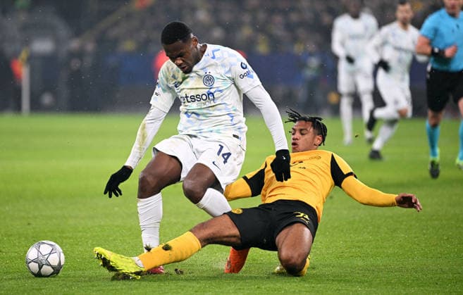 Football, Champions League, Germany, Men, Season 2025 2026, Matchday 8, Signal Iduna Park Dortmund Bor Dortmund Inter Milan Filippo Mane BVB , Ange Yoan Bonny INT Action