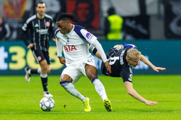 FRANKFURT, DEUTSCHLAND - JANUARY 28: Destiny Udogie (Tottenham Hotspur, 13) and Oscar Hojlund (Eintracht Frankfurt, 6) compete for the ball during the UEFA Champions League match between Eintracht Frankfurt vs. Tottenham Hotspur at Eintracht Frankfurt Stadium on matchday 8 of the League Phase on January 28, 2026 in Frankfurt, Deutschland. Hessen Deutschland Copyright: xStephanxHahnex