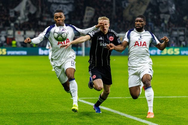 FRANKFURT, DEUTSCHLAND - JANUARY 28: Destiny Udogie (Tottenham Hotspur, 13), Kevin Danso (Tottenham Hotspur, 4) and Oscar Hojlund (Eintracht Frankfurt, 6) compete for the ball during the UEFA Champions League match between Eintracht Frankfurt vs. Tottenham Hotspur at Eintracht Frankfurt Stadium on matchday 8 of the League Phase on January 28, 2026 in Frankfurt, Deutschland. Hessen Deutschland Copyright: xStephanxHahnex