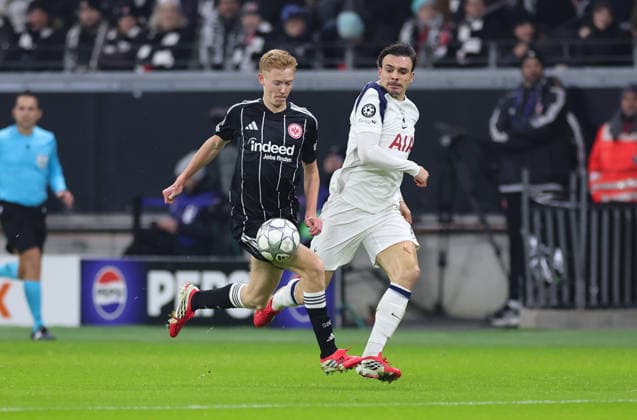 28 01 2026, Football UEFA Champions League, Eintracht Frankfurt Tottenham Hotspur, emonline, emspor, v l , Hugo Larsson Eintracht Frankfurt , Joao Palhinha Tottenham Hotspur DFL DFB REGULATIONS PROHIBIT ANY USE OF PHOTOGRAPHS AS IMAGE SEQUENCES AND OR QUASI VIDEO xdcx Copyright: HMBxMedia Claus