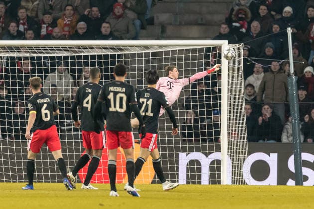 Goalkeeper Jonas Urbig FC Bayern München controls the ball during the UEFA Champions League 2025 26 League Phase MD8 match between PSV Eindhoven and FC Bayern München at PSV Stadion on January 28, 2026 in Eindhoven, Netherlands