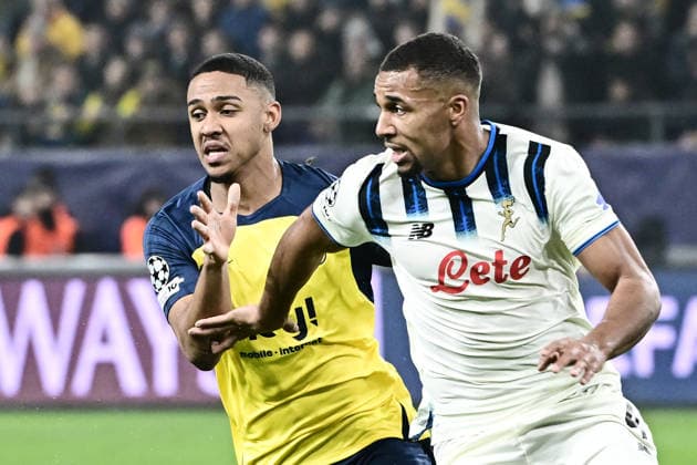 260128 Royale Union Saint-Gilloise vs Atalanta Guilherme Smith (11) of Union battles for the ball with Isak Hien (4) of Atalanta during the Uefa Champions League 8th matchday in the League phase game in season 2025 - 2026 between Royale Union Saint-Gilloise and Atalanta Bergamasca Calcio on January 28 , 2026 in Anderlecht, Belgium. (Photo by Maarten Straetemans isosport) Anderlecht Belgium  Copyright: xMaartenxStraetemansx UNION-ATALANTA_20260128_030