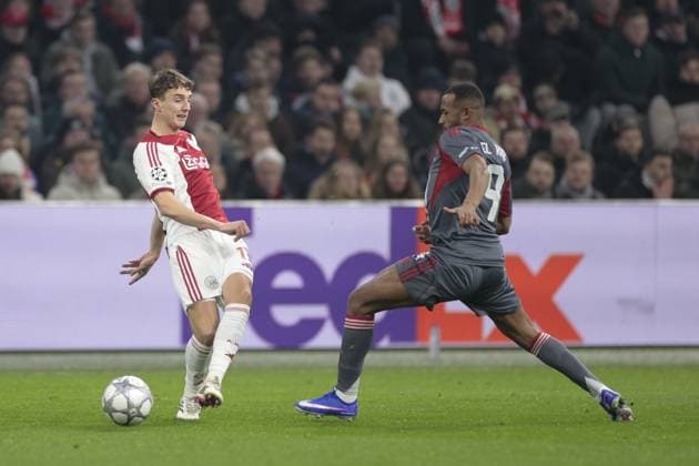AMSTERDAM , 28-01-2026 , JohanCruijff ArenA , season 2025 2026 , UEFA Champions League football , League phase Matchday 8 , match between Ajax and Olympiacos , picture shows Ajax player Youri Baas, Olympiacos player Ayoub El Kaabi Ajax - Olympiacos  x201144389x Copyright: