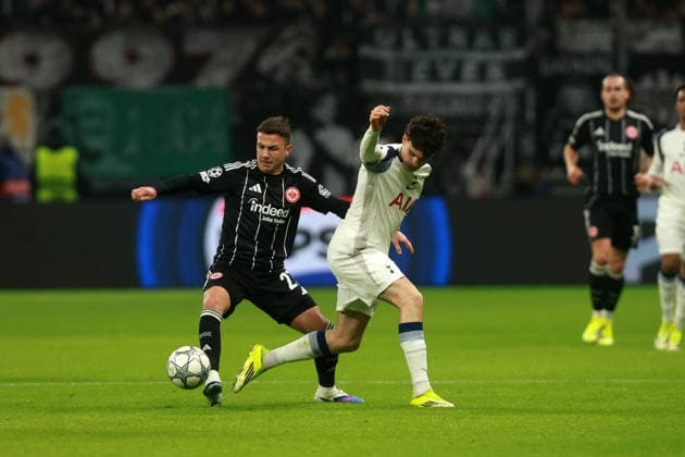 GER, Champions League, Eintracht Frankfurt vs Tottenham Hotspur 28 01 2026, Deutsche Bank Parkq, Frankfurt am Main, GER, Champions League, Eintracht Frankfurt vs Tottenham Hotspur in picture Mario Götze Goetze Eintracht Frankfurt, 27, black in duel with Archie Gray Tottenham Hotspur, 14, white nordphotoxGmbHx xSJS nph00070
