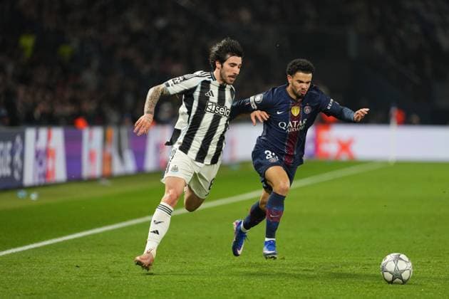 Sandro Tonali of Newcastle takes on Warren Zaire Emery of PSG Paris Saint-Germain v Newcastle United, UEFA Champions League, Group Stage, Football, Parc des Princes, Paris, France - 28 Jan 2026Paris Parc des Princes France EDITORIAL USE ONLY No use with unauthorised audio, video, data, fixture lists, club league logos or live services. Online in-match use limited to 120 images, no video emulation. No use in betting, games or single club league player publications. Copyright: xDavexWinter Shutterstockx 16429499ar