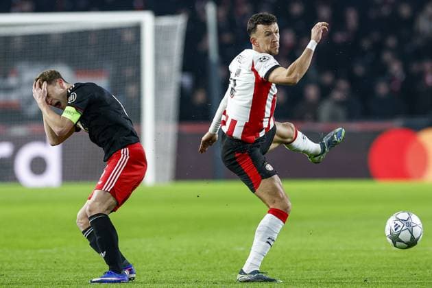 EINDHOVEN , 28-01-2026 , Philips Stadium , season 2025 2026 , UEFA Champions League football , League phase matchday 8 , match between PSV and Bayern Munchen , picture shows Bayern Munchen player Joshua Kimmich and PSV player Ivan Perisic PSV - Bayern Munchen  x201144411x Copyright: