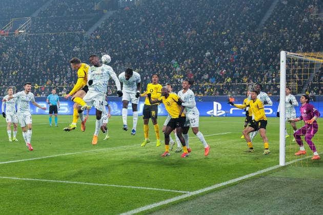 28 01 2026, UEFA Champions League, Matchday 8, Borussia Dortmund Inter Milan, v l Nico Schlotterbeck Borussia Dortmund in duel with Ange Yoan Bonny Inter Milan , Dortmund Signal Iduna Park NRW Germany xRHR PHOTO DEx Copyright: DennisxEwert RHR-FOTOx RHR-FOTO DE