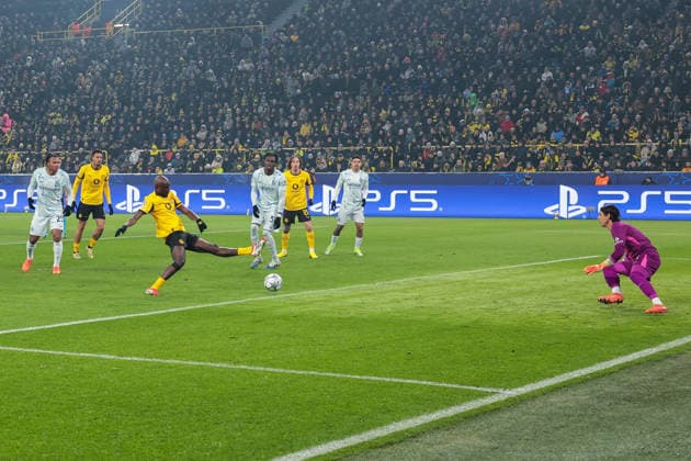28 01 2026, UEFA Champions League, Matchday 8, Borussia Dortmund Inter Milan, Serhou Guirassy Borussia Dortmund misses the ball and misses the chance to score, Dortmund Signal Iduna Park NRW Germany xRHR PHOTO DEx Copyright: DennisxEwert RHR-FOTOx RHR-FOTO DE