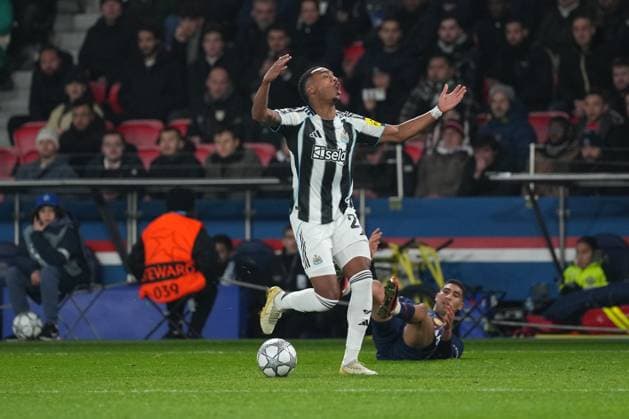 Joe Willock of Newcastle is disappointed with the referee s decision Paris Saint-Germain v Newcastle United, UEFA Champions League, Group Stage, Football, Parc des Princes, Paris, France - 28 Jan 2026Paris Parc des Princes France EDITORIAL USE ONLY No use with unauthorised audio, video, data, fixture lists, club league logos or live services. Online in-match use limited to 120 images, no video emulation. No use in betting, games or single club league player publications. Copyright: xDavexWinter Shutterstockx 16429499at