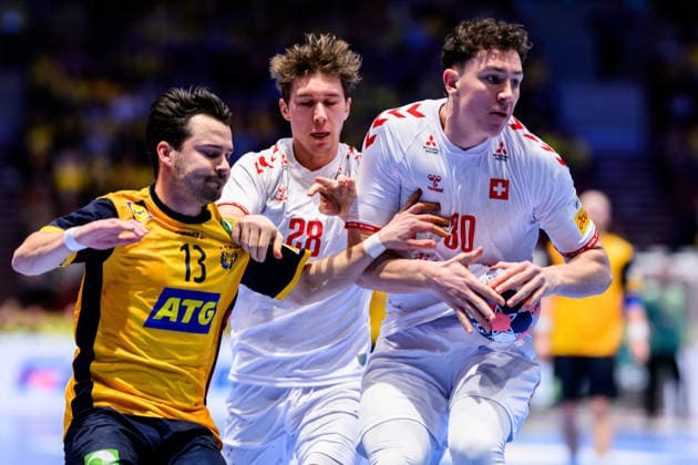 260128 Sebastian Karlsson of Sweden and Luca Sigrist of Switzerland during the EHF European Handball Championship main round match between Switzerland and Sweden on January 28, 2026 in Malmö nPhoto Petter Arvidson BILDBYRAN kod PA PA1145 handball handball handball handballs em 2026 schweiz sverige sweden ehf european handball championship switzerland bbeng bbauto  Copyright: PETTERxARVIDSON BB260128PA168