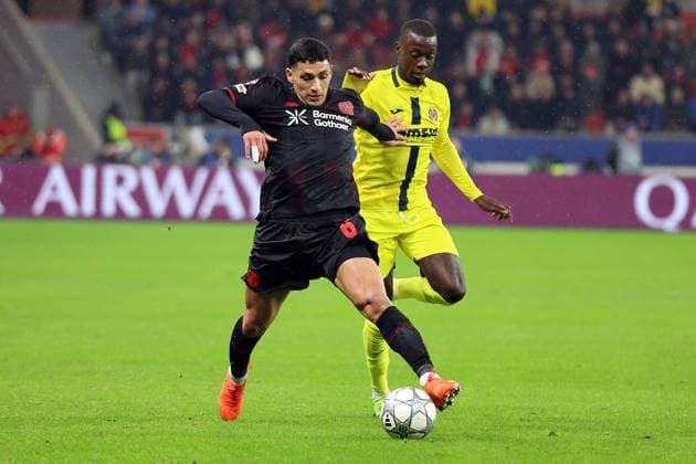 28 01 2026, xrekx, Football UEFA Champions League, Bayer 04 Leverkusen FC Villareal v l Equi Fernandez Bayer 04 Leverkusen Nicolas PÃ pÃ FC Villarreal Zweikampf, Aktion, action, battle for the ball DFL DFB REGULATIONS PROHIBIT ANY USE OF PHOTOGRAPHS as IMAGE SEQUENCES and or QUASI VIDEO Leverkusen