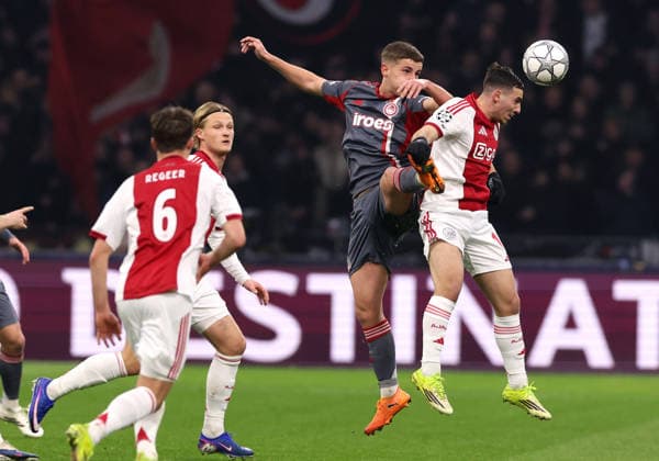 Oscar Gloukh of AFC Ajax battles for the ball with Christos Mouzakitis of Olympiakos Piraeus during the match AFC Ajax Amsterdam vs Olympiacos Piraues at the Johan Cruijff ArenA for the UEFA Champions League season 2025 2026 in AMSTERDAM, Netherlands on 28 january 2026
