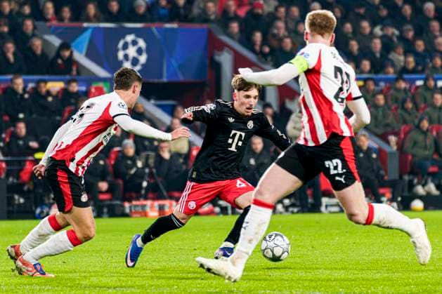 Lennart Karl of FC Bayern Munchen battles for possession with Joey Veerman of PSV Eindhoven PSV Eindhoven v FC Bayern Munchen, UEFA Champions League 2025 26 League Phase MD8, PSV Eindhoven v FC Bayern Munchen, PSV Stadion, January 28, 2026, Eindhoven, Netherlands.