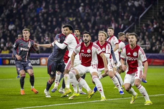 AMSTERDAM (l-r) Owen Wijndal of AFC Ajax, Josip Sutalo of AFC Ajax, Kasper Dolberg of AFC Ajax, and Youri Regeer of AFC Ajax prepare for a corner during the UEFA Champions League match between AFC Ajax and Olympiakos Piraeus at the Johan Cruijff ArenA on January 28, 2026, in Amsterdam, Netherlands. OLAF KRAAK ANP UEFA Champions League 2025-2026 xVIxANPxSportx xxANPxIVx 548919103 originalFilename: 548919103.jpg