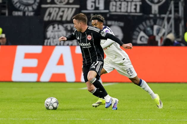 Mario Götze, Gotze Eintracht Frankfurt, 27 and Wilson Odobert Tottenham Hotspur, 28 in running duel , Germany, Soccer, UEFA Champions League, Matchday 8, 2025 2026, Eintracht Frankfurt vs Tottenham Hotspur, 28 01 2026, Frankfurt am Main Deutsche Bank Park Germany Copyright: xGrantxHubbsx