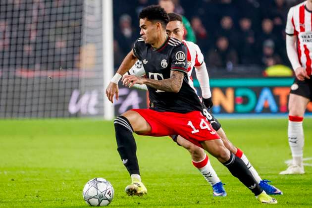 Luis Diaz of FC Bayern Munchen dribbles with the ball under pressure from Sergino Dest of PSV Eindhoven PSV Eindhoven v FC Bayern Munchen, UEFA Champions League 2025 26 League Phase MD8, PSV Eindhoven v FC Bayern Munchen, PSV Stadion, January 28, 2026, Eindhoven, Netherlands.