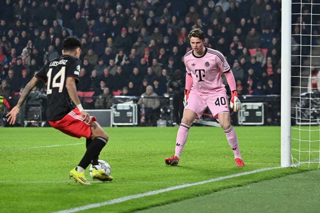 28 01 2026, xjrdrx, Football UEFA Champions League, PSV Eindhoven FC Bayern Muenchen v l Luis Diaz FC Bayern Muenchen Jonas Urbig FC Bayern Muenchen DFL DFB REGULATIONS PROHIBIT ANY USE OF PHOTOGRAPHS as IMAGE SEQUENCES and or QUASI VIDEO Eindhoven