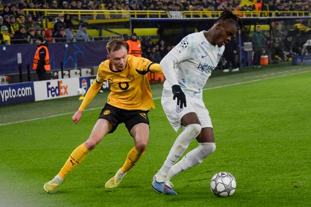 from left in duel Maximilian Beier Dortmund 14 Yann Bisseck Inter 31 28 01 2026 Soccer, Champions League, Borussia Dortmund vs Inter Milan , Signal Iduna Park, Dortmund, Copyright: xpepphotox xHorstxMauelshagenx pep00321, pep_20260128_hm_262530