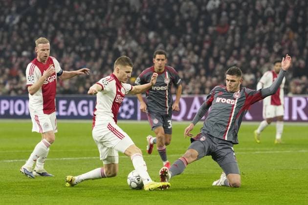 AMSTERDAM , 28-01-2026 , JohanCruijff ArenA , season 2025 2026 , UEFA Champions League football , League phase Matchday 8 , match between Ajax and Olympiacos , picture shows Ajax player Anton Gaaei, Olympiacos player Lorenzo Pirola Ajax - Olympiacos  x201144831x Copyright: