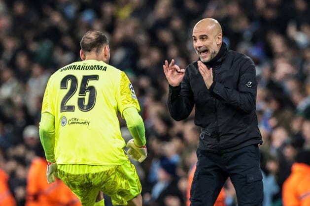UEFA Champions League Manchester City v Galatasaray Pep Guardiola manager of Manchester City gives instructions to Manchester City goalkeeper Gianluigi Donnarumma during the UEFA Champions League Matchday 8 of 8 match Manchester City vs Galatasaray at City of Manchester Stadium, Manchester, United Kingdom on 28 January 2026 (Photo by Mark Cosgrove News Images) Manchester City of Manchester Stadium Greater Manchester United, ManU Kingdom Copyright: xMarkxCosgrove NewsxImagesx