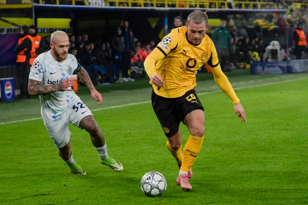 from left in duel Federico Dimarco Inter 32 Julian Ryerson Dortmund 26 28 01 2026 Soccer, Champions League, Borussia Dortmund vs Inter Milan , Signal Iduna Park, Dortmund, Copyright: xpepphotox xHorstxMauelshagenx pep00321, pep_20260128_hm_262557