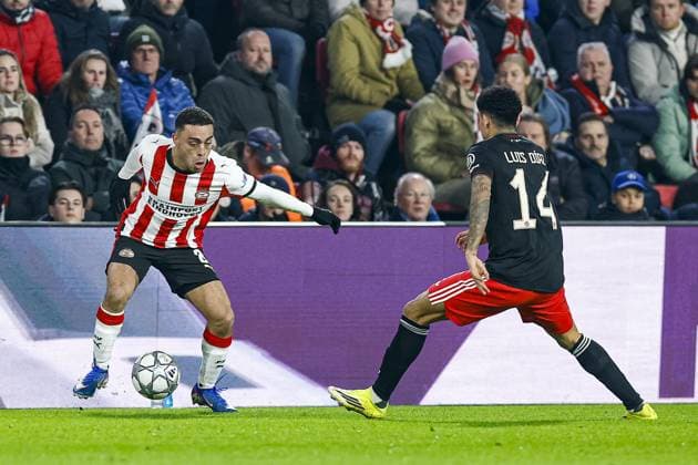 EINDHOVEN , 28-01-2026 , Philips Stadium , season 2025 2026 , UEFA Champions League football , League phase matchday 8 , match between PSV and Bayern Munchen , picture shows PSV player Sergino Dest and Bayern Munchen player Luis Diaz PSV - Bayern Munchen  x201144901x Copyright: