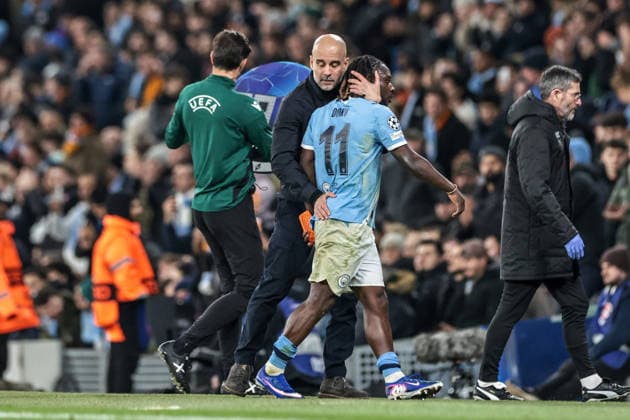 UEFA Champions League Manchester City v Galatasaray Jeremy Doku of Manchester City leaves the field of play with an injury, replaced by Phil Foden of Manchester City during the UEFA Champions League Matchday 8 of 8 match Manchester City vs Galatasaray at City of Manchester Stadium, Manchester, United Kingdom on 28 January 2026 (Photo by Mark Cosgrove News Images) Manchester City of Manchester Stadium Greater Manchester United, ManU Kingdom Copyright: xMarkxCosgrove NewsxImagesx