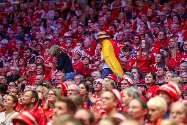 28 01 2026, Handball, Men s EHF EURO 2026, Denmark Norway, Jyske Bank Boxen in Herning, Denmark, Main Round German fans make their way through the crowds of Danish fans in the stands Denmark
