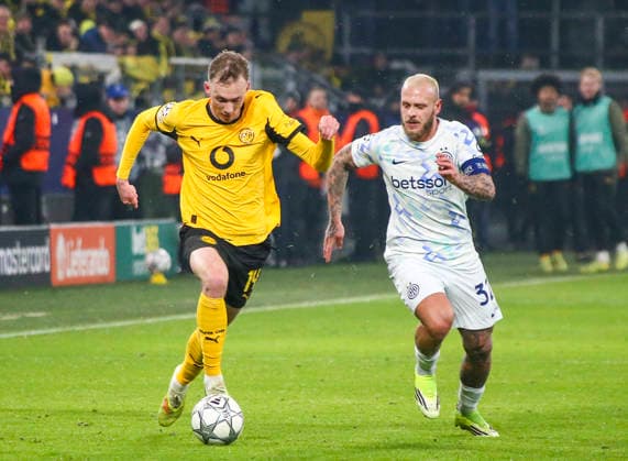 Football UEFA Champions League 2025 26, 8 Matchday League phase Borussia Dortmund vs Inter Milan Signal Iduna Park Stadion Dortmund Maximilian Beier Borussia Dortmund, 14 Federico Dimarco Inter Milan, 32 Dortmund Copyright: xAymanxAlahmedx