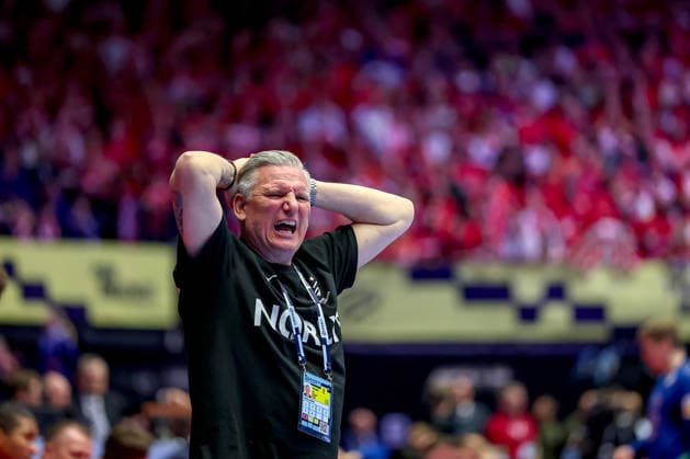 28 01 2026, Handball, Men s EHF EURO 2026, Denmark Norway, Jyske Bank Boxen in Herning, Denmark, Main Round Headcoach Nikolaj Jacobsen Denmark hc gesticulating on the sidelines Denmark