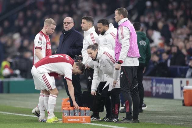 AMSTERDAM , 28-01-2026 , JohanCruijff ArenA , season 2025 2026 , UEFA Champions League football , League phase Matchday 8 , match between Ajax and Olympiacos , picture shows tya99, Ajax player Davy Klaassen, Ajax player Anton Gaaei Ajax - Olympiacos  x201145039x Copyright:
