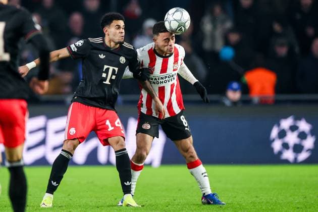 EINDHOVEN - (l-r) Luis Diaz of FC Bayern Munich, Sergino Dest of PSV Eindhoven during the UEFA Champions League match between PSV Eindhoven and FC Bayern Munich at the Phillips Stadium on January 28, 2026, in Eindhoven, Netherlands. BART STOUTJESDIJK ANP UEFA Champions League 2025-2026 xVIxANPxSportx xxANPxIVx 548919520 originalFilename: 548919520.jpg