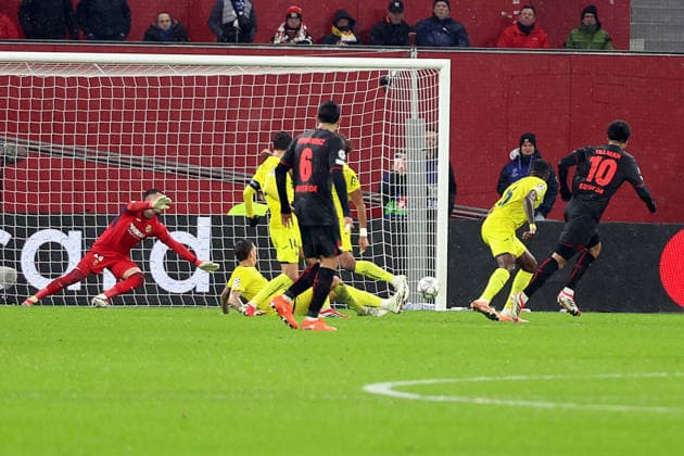 28 01 2026, xrekx, Football UEFA Champions League, Bayer 04 Leverkusen FC Villareal v l Goal shot to 2 0 by Malik Tillman Bayer 04 Leverkusen DFL DFB REGULATIONS PROHIBIT ANY USE OF PHOTOGRAPHS as IMAGE SEQUENCES and or QUASI VIDEO Leverkusen