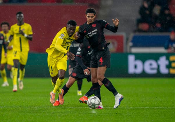 Duel between Tani Oluwaseyi FC Villareal, 21 and Jarell QUANSAH Bayer 04 Leverkusen, 4 Bayer 04 Leverkusen FC Villareal, Leverkusen, BayArena, 28 01 2026, GER, Herren, UEFA Champions League, Season 2025 2026 UEFA regulations prohibit any use of photographs as image sequences and or quasi video Copyright: HMBxMedia xMarcoxBader