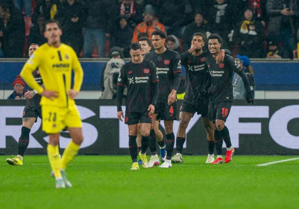 Goal scored Malik TILLMAN Bayer 04 Leverkusen, 10 scored the goal to celebrate the goal In front is Sergi Cardona FC Villareal, 23 disappointed Bayer 04 Leverkusen FC Villareal, Leverkusen, BayArena, 28 01 2026, GER, Herren, UEFA Champions League, Season 2025 2026 UEFA regulations prohibit any use of photographs as image sequences and or quasi video Copyright: HMBxMedia xMarcoxBader