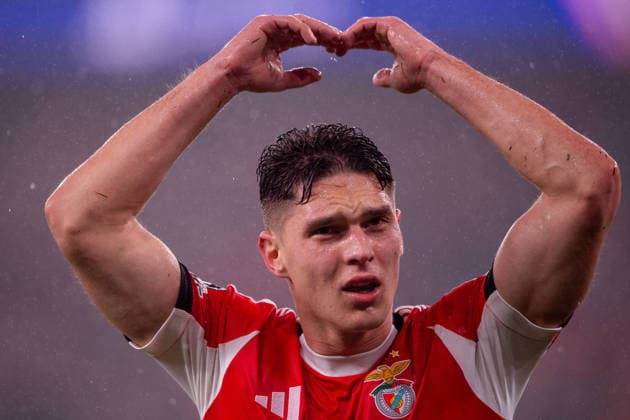 January 28, 2026, Lisbon, Lisbon, Portugal: LISBON, PORTUGAL - JANUARY 28: SUDAKOV of SL Benfica is seen pushing for fans support during the UEFA Champions League 2025 26 MD8 match between SL Benfica and Real Madrid CF, at Estadio do Lisboa e Benfica on January 28, 2026 in Lisbon, Portugal Lisbon Portugal - ZUMAl192 20260128_zsp_l192_026 Copyright: xMiguelxLemosx