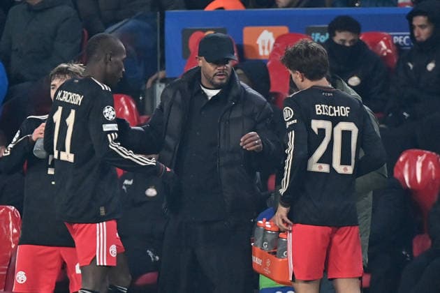 28 01 2026, xjrdrx, Football UEFA Champions League, PSV Eindhoven FC Bayern Muenchen v l Nicolas Jackson FC Bayern Muenchen Coach head coach Vincent Kompany FC Bayern Muenchen Tom Bischof FC Bayern Muenchen DFL DFB REGULATIONS PROHIBIT ANY USE OF PHOTOGRAPHS as IMAGE SEQUENCES and or QUASI VIDEO Eindhoven
