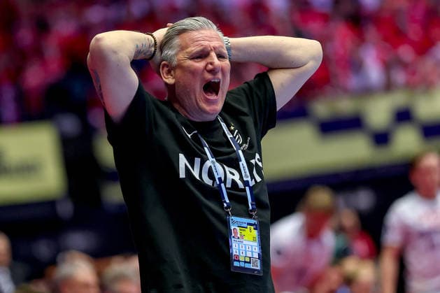 28 01 2026, Handball, Men s EHF EURO 2026, Denmark Norway, Jyske Bank Boxen in Herning, Denmark, Main Round Headcoach Nikolaj Jacobsen Denmark hc gesticulating on the sidelines Denmark