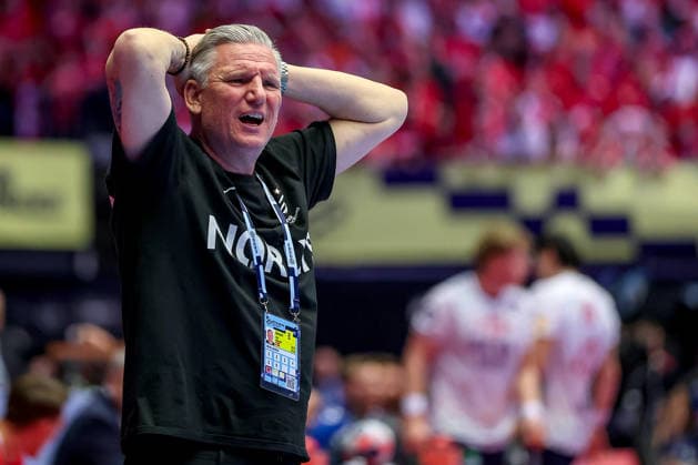 28 01 2026, Handball, Men s EHF EURO 2026, Denmark Norway, Jyske Bank Boxen in Herning, Denmark, Main Round Headcoach Nikolaj Jacobsen Denmark hc gesticulating on the sidelines Denmark