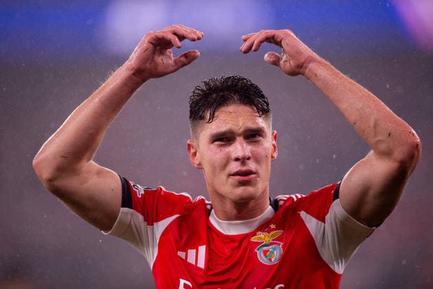 January 28, 2026, Lisbon, Lisbon, Portugal: LISBON, PORTUGAL - JANUARY 28: SUDAKOV of SL Benfica is seen pushing for fans support during the UEFA Champions League 2025 26 MD8 match between SL Benfica and Real Madrid CF, at Estadio do Lisboa e Benfica on January 28, 2026 in Lisbon, Portugal Lisbon Portugal - ZUMAl192 20260128_zsp_l192_029 Copyright: xMiguelxLemosx