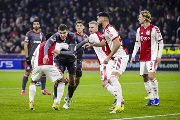 AMSTERDAM (l-r) Owen Wijndal of AFC Ajax, Lorenzo Pirola of Olympiakos Piraeus, Davy Klaassen of AFC Ajax, Josip Sutalo of AFC Ajax, and Kasper Dolberg of AFC Ajax during the UEFA Champions League match between AFC Ajax and Olympiakos Piraeus at the Johan Cruijff ArenA on January 28, 2026, in Amsterdam, Netherlands. OLAF KRAAK ANP UEFA Champions League 2025-2026 xVIxANPxSportx xxANPxIVx 548919836 originalFilename: 548919836.jpg