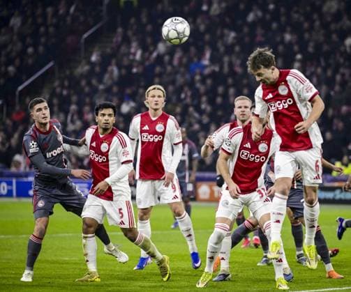 AMSTERDAM (l-r) Lorenzo Pirola of Olympiakos Piraeus, Owen Wijndal of AFC Ajax, Kasper Dolberg of AFC Ajax, Davy Klaassen of AFC Ajax, Josip Sutalo of AFC Ajax, and Youri Regeer of AFC Ajax during the UEFA Champions League match between AFC Ajax and Olympiakos Piraeus at the Johan Cruijff ArenA on January 28, 2026, in Amsterdam, Netherlands. OLAF KRAAK ANP UEFA Champions League 2025-2026 xVIxANPxSportx xxANPxIVx 548919931 originalFilename: 548919931.jpg