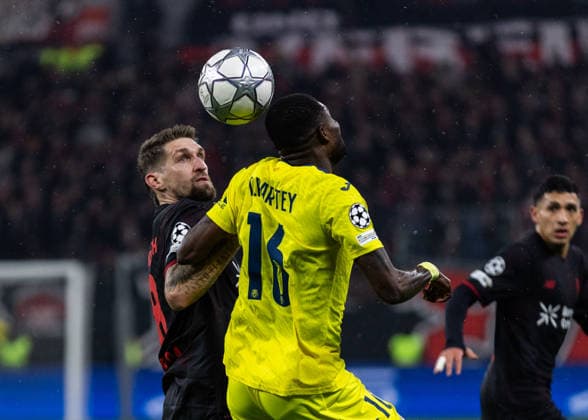 Leverkusen, Bayarena, 28 01 2026 Robert Andrich of Leverkusen challenges Thomas of Villareal during the Championsleague match Bayer 04 Leverkusen vs FC Villarreal