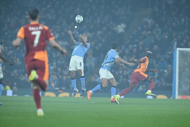 Manchester City v Galatasaray - UEFA Champions League MANCHESTER, UNITED KINGDOM - JANUARY 28: Galatasaray player Sallai (7) in action against his opponent during the UEFA Champions League Matchday 8 match against Manchester City at Etihad Stadium in Manchester, United Kingdom, on January 28, 2026. Rasid Necati Aslim Anadolu Manchester United, ManU Kingdom. Editorial use only. Please get in touch for any other usage.  Copyright: x2026xAnadoluxRasidxNecatixAslimx