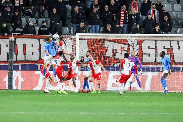 UEFA CL : Pafos vs Slavia Praha DAVID LUIZ of Pafos heads the ball among Slavia Praha players. Pafos plays against Slavia Praha for the League Phase of the UEFA Champions League in Limassol stadium, Limassol, Cyprus, on Jan. 28, 2026. Limassol Cyprus Copyright: xKOSTASxPIKOULASx