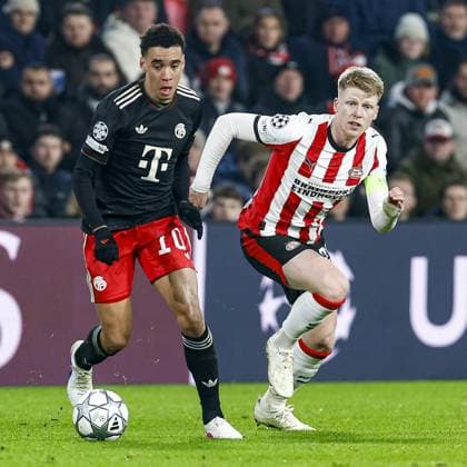 EINDHOVEN , 28-01-2026 , Philips Stadium , season 2025 2026 , UEFA Champions League football , League phase matchday 8 , match between PSV and Bayern Munchen , picture shows Bayern Munchen player Jamal Musiala and PSV player Jerdy Schouten PSV - Bayern Munchen  x201145512x Copyright: