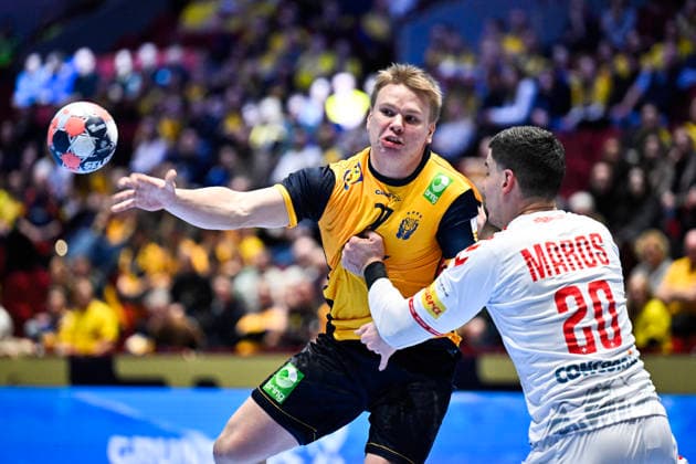 MALMÖ, SWEDEN 20260128 Swedens Axel Mansson against Switzerlands Luka Maros during the European Handball Championship middle round match between Switzerland and Sweden in Malmö Arena, Malmö, Sweden, January 28, 2026 MALMÖ SWEDEN x50090x  Copyright: xJohanxNilsson TTx HANDBOLLS-EM 2026 SCHWEIZ-SVERIGE