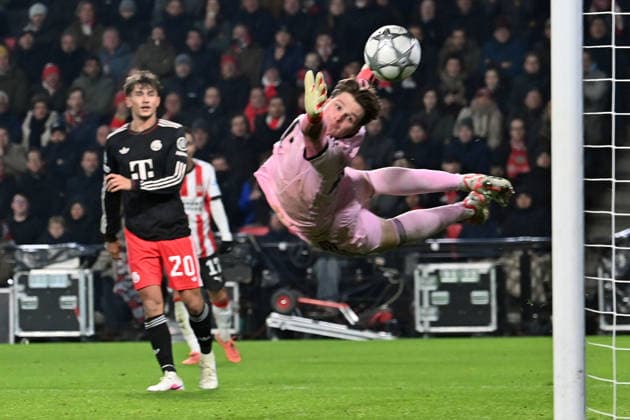 28 01 2026, xjrdrx, Football UEFA Champions League, PSV Eindhoven FC Bayern Muenchen v l Jonas Urbig FC Bayern Muenchen DFL DFB REGULATIONS PROHIBIT ANY USE OF PHOTOGRAPHS as IMAGE SEQUENCES and or QUASI VIDEO Eindhoven