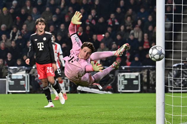 28 01 2026, xjrdrx, Football UEFA Champions League, PSV Eindhoven FC Bayern Muenchen v l Jonas Urbig FC Bayern Muenchen DFL DFB REGULATIONS PROHIBIT ANY USE OF PHOTOGRAPHS as IMAGE SEQUENCES and or QUASI VIDEO Eindhoven